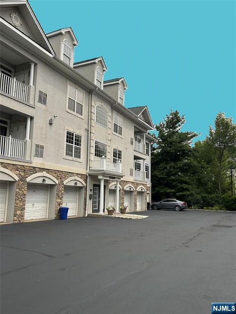 Photo of 4 QUARRY Drive #B3, Woodland Park, NJ 07424 (MLS # 26026970)