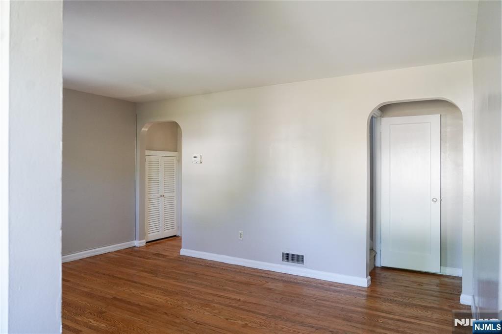 4-10 Grunauer Place