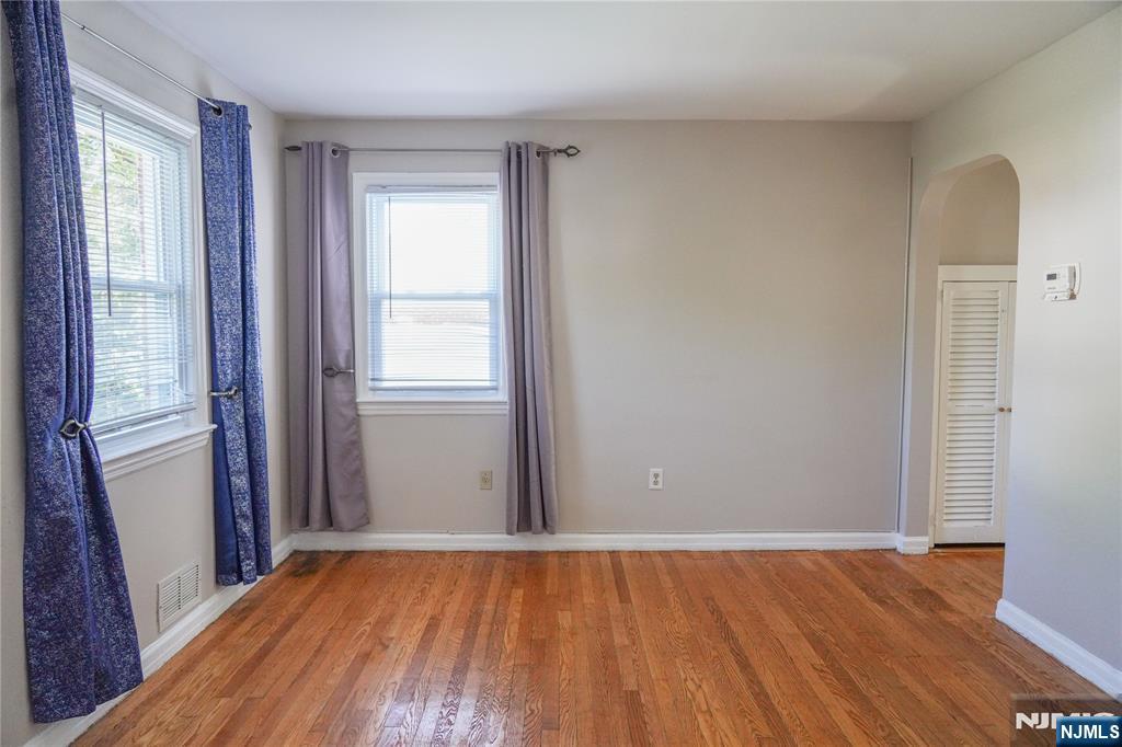 4-10 Grunauer Place