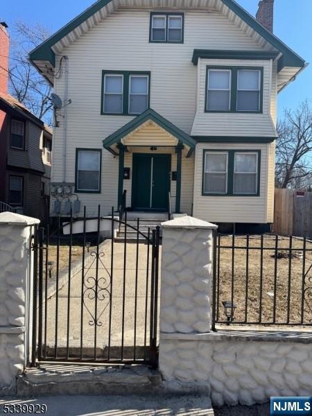 284 Seymour, Newark, New Jersey - 2 Bedrooms  
1 Bathrooms  
4 Rooms - 