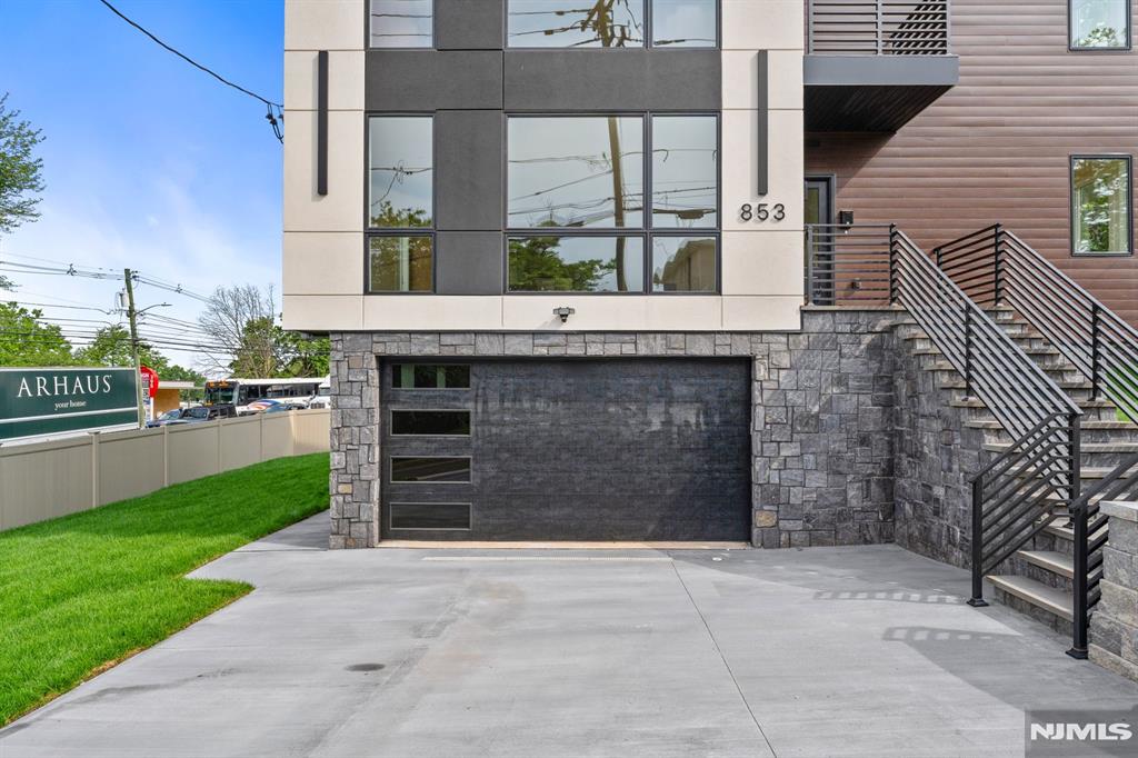 853 Pleasantview Terrace