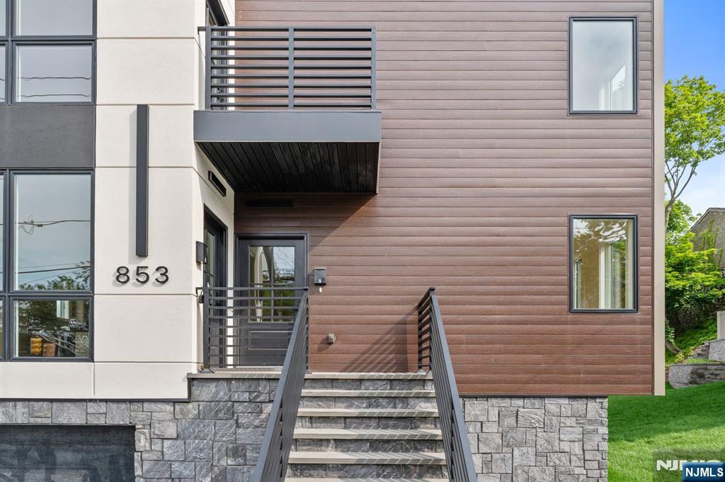 853 Pleasantview Terrace