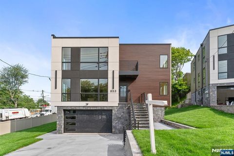 853 Pleasantview Terrace Ridgefield NJ 07657