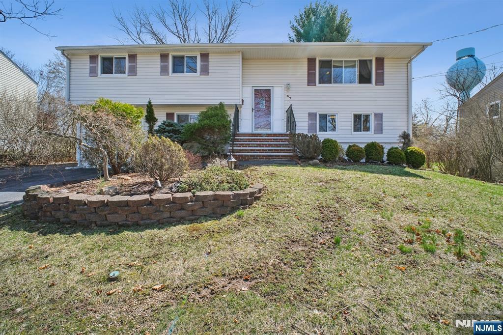 Photo 1 of 47 Edgemere Road, Livingston, New Jersey, $899,900, Web #: 325010878