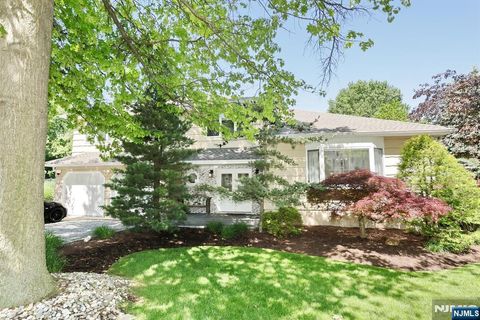 Photo of 517 Pine Hill Road, Leonia, NJ 07605 (MLS # 26020763)