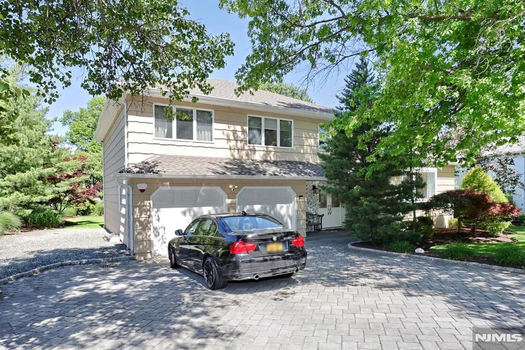 Photo of 517 Pine Hill Road, Leonia, NJ 07605 (MLS # 26020763)
