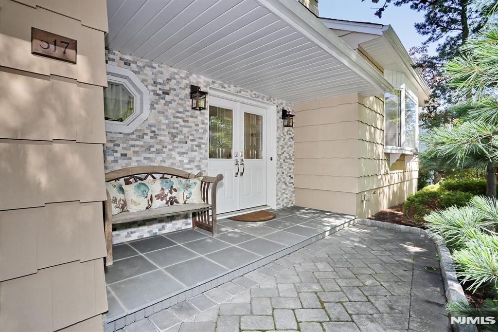 Photo of 517 Pine Hill Road, Leonia, NJ 07605 (MLS # 26020763)