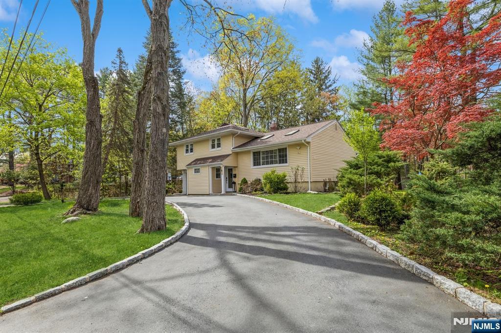 Property for Sale at 11 Meadow Street, Demarest, New Jersey - Bedrooms: 3 
Bathrooms: 2 
Rooms: 8  - $949,999
