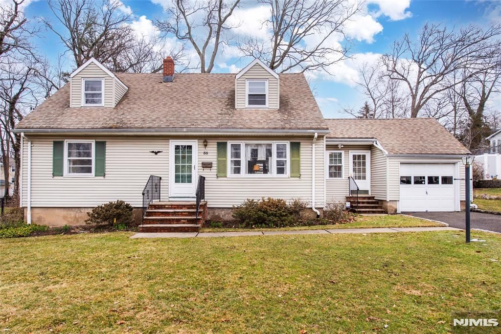 Photo of 33 Laurel Place, West Caldwell, NJ 07006 (MLS # 26005928)