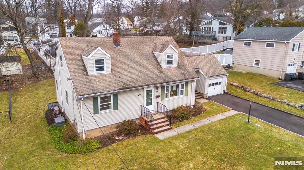 Photo of 33 Laurel Place, West Caldwell, NJ 07006 (MLS # 26005928)