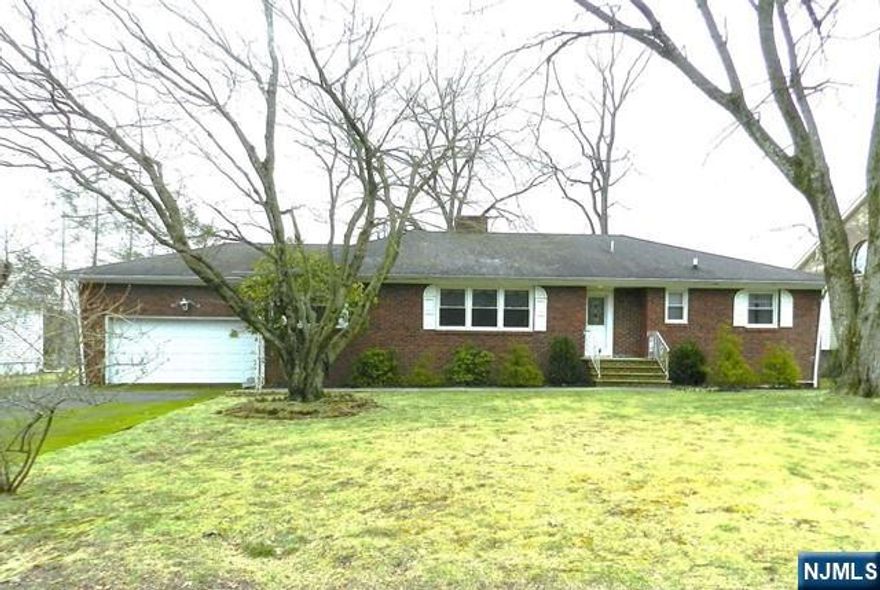 Wonderful all brick ranch style home on a quiet dead-end street with a great, large, level yard. Beautiful wood floors throughout. Great basement with Large Rec.Room & high ceilings. Near Verona Park.