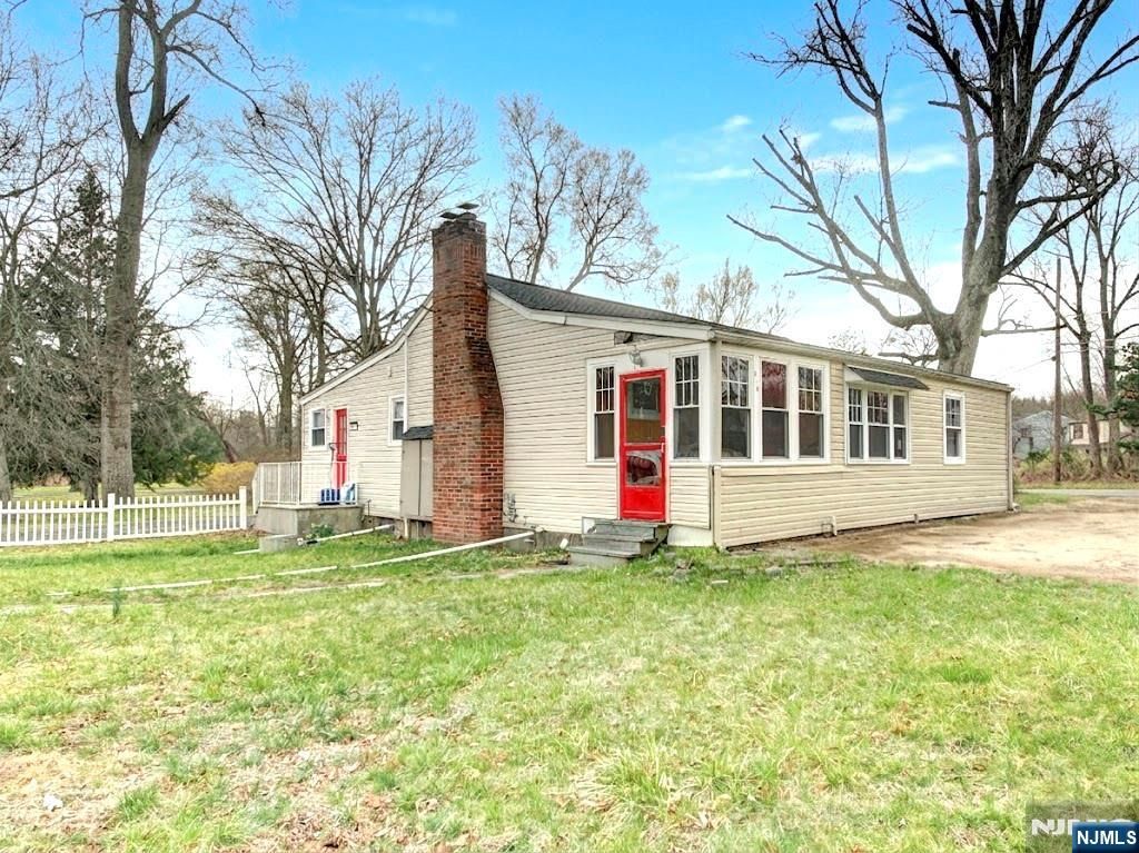 Photo of 310 Boulevard Drive, Wayne, NJ 07470 (MLS # 26011719)