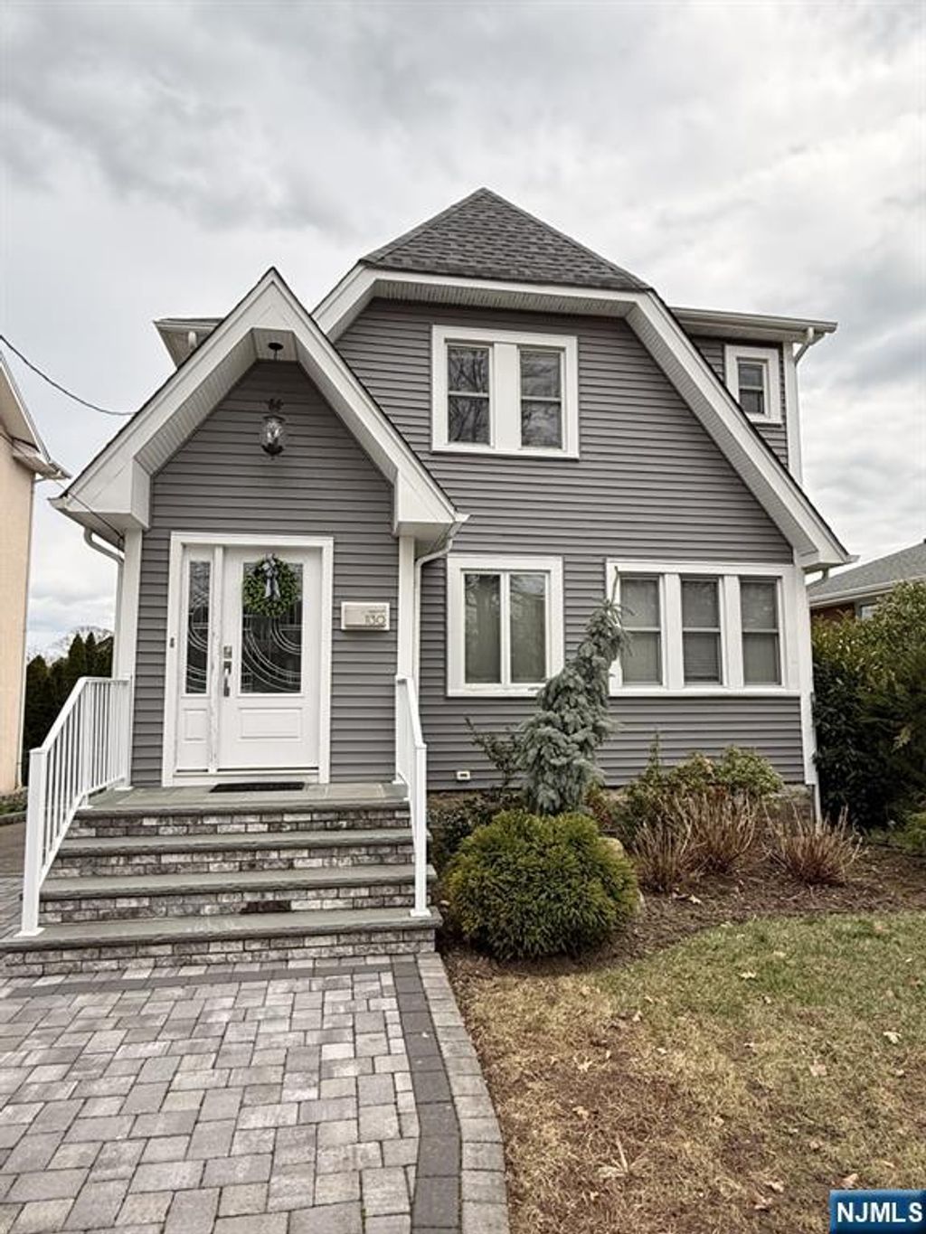 Photo of 1130 Abbott Boulevard, Fort Lee, NJ 07024 (MLS # 26009832)