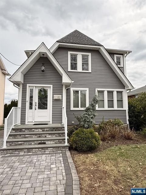 Photo of 1130 Abbott Boulevard, Fort Lee, NJ 07024 (MLS # 26009832)