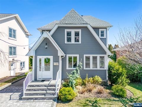 Photo of 1130 Abbott Boulevard, Fort Lee, NJ 07024 (MLS # 26009832)