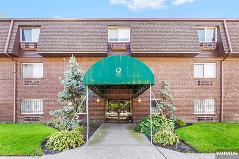 Photo of 9 Vreeland Avenue #3A, Hackensack, NJ 07601 (MLS # 26008375)