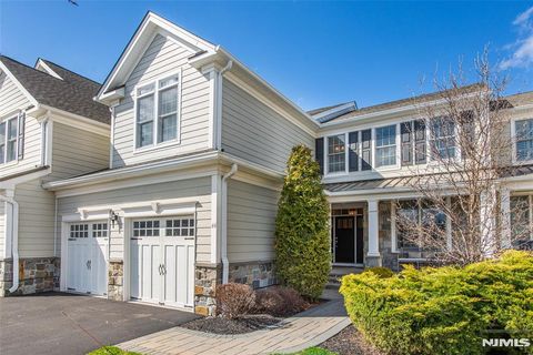 Photo of 44 Hazy Gate Terrace, Franklin Lakes, NJ 07417 (MLS # 26008370)