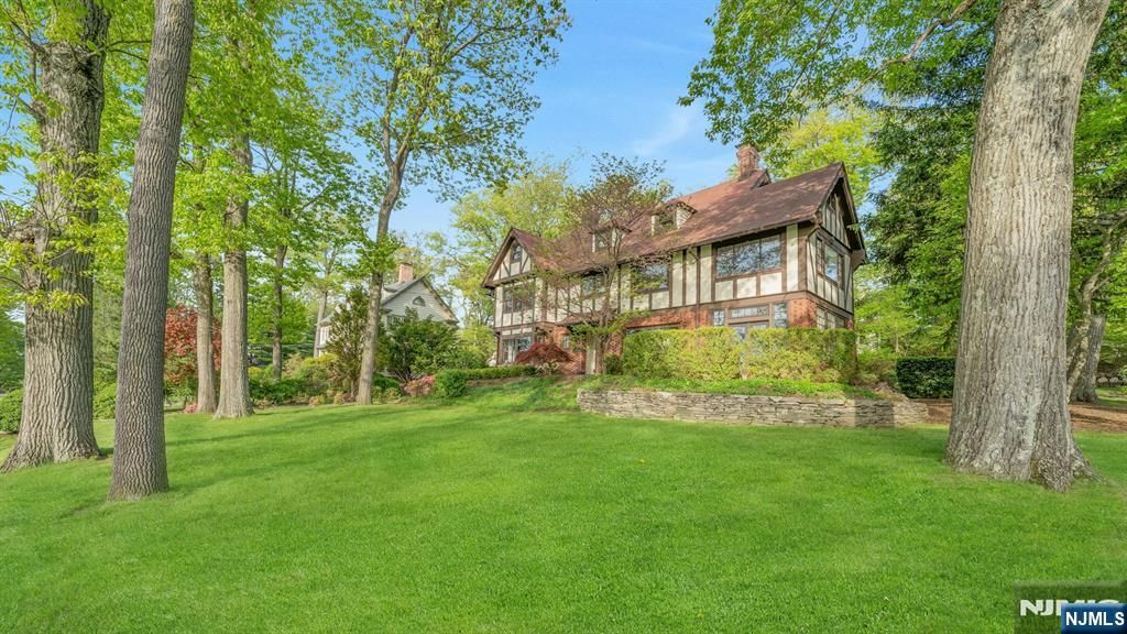 Photo of 37 Afterglow Avenue, Verona, NJ 07044 (MLS # 26016644)