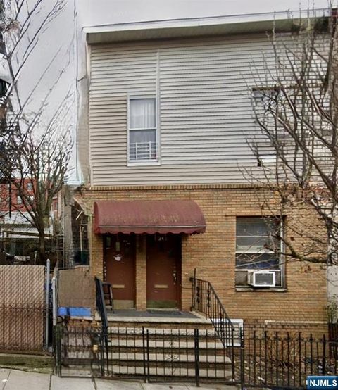 Photo of 1608 Summit Avenue, Union City, NJ 07087 (MLS # 25024845) Photo of 1608 Summit Avenue, Union City, NJ 07087 (MLS # 25024845)