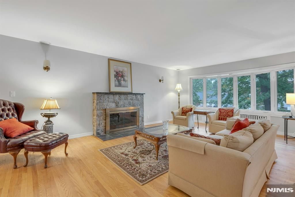 Photo of 1082 Palisade Avenue, Fort Lee, NJ 07024 (MLS # 25016478)