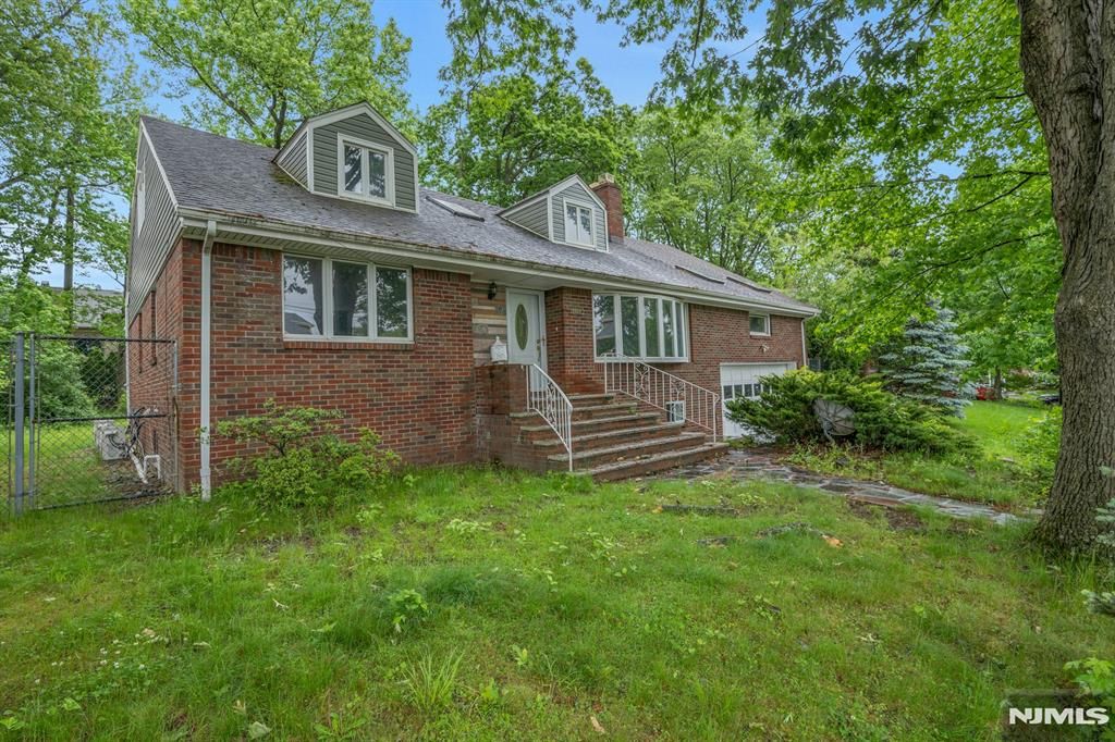 Photo of 1082 Palisade Avenue, Fort Lee, NJ 07024 (MLS # 25016478)