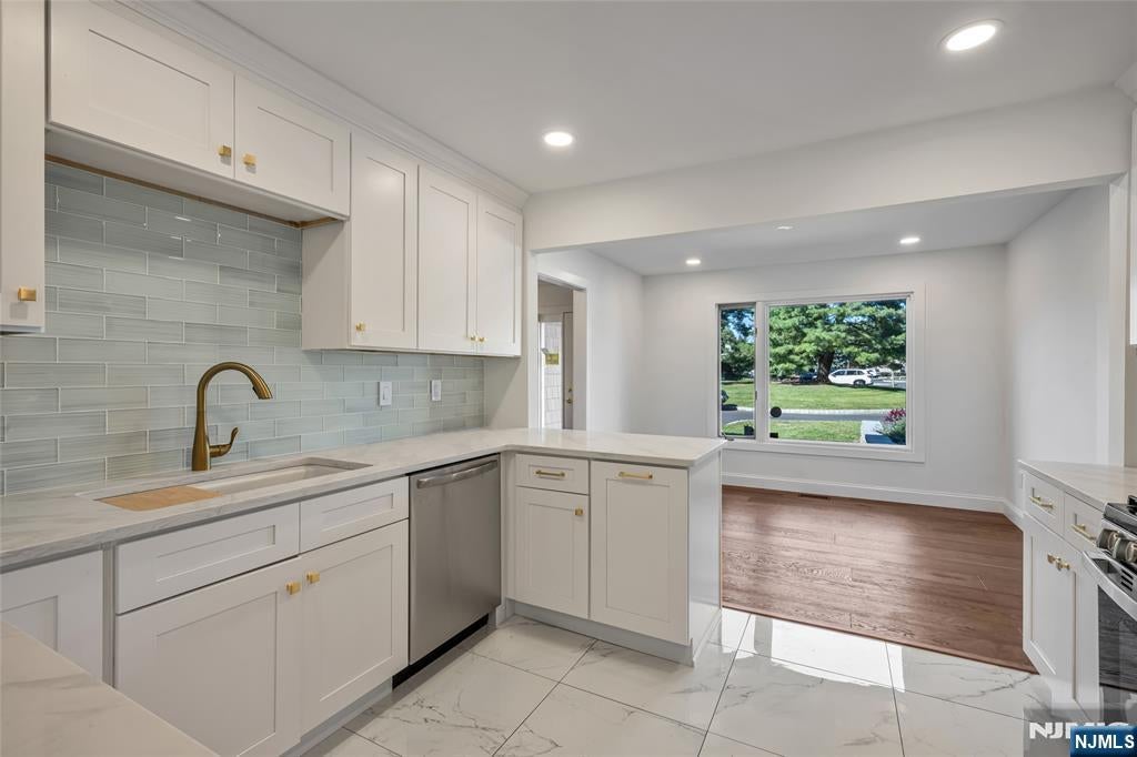 77 Sunset Court
