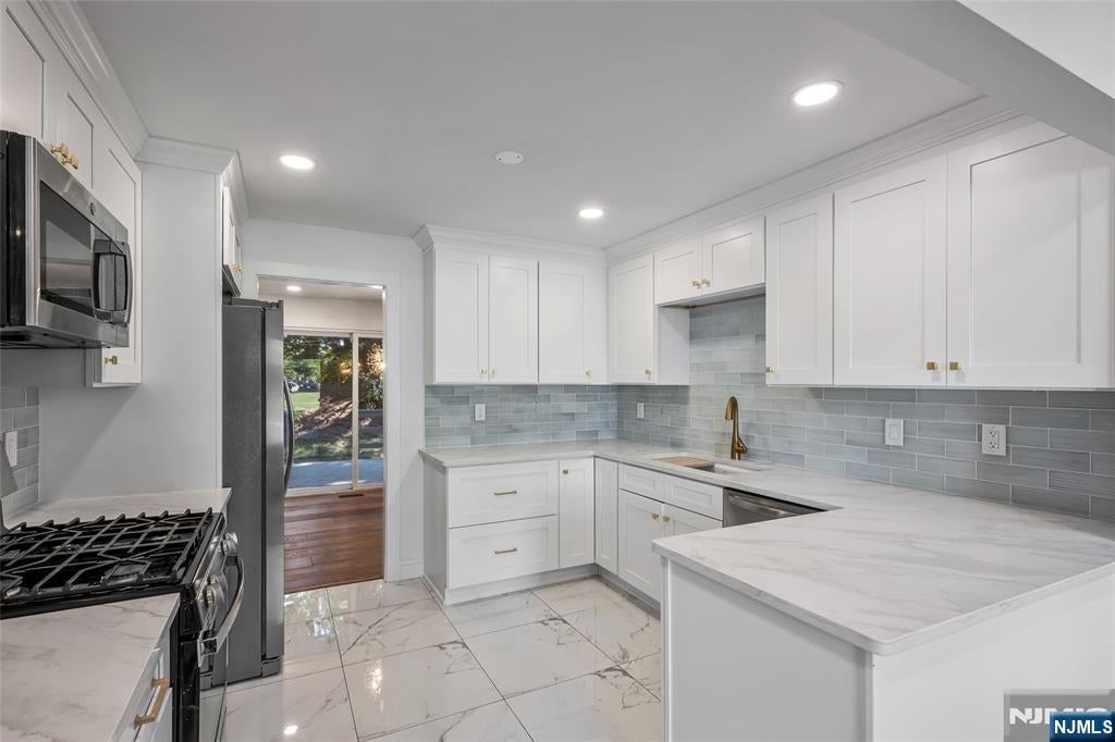77 Sunset Court