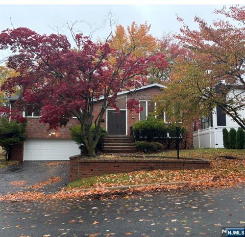 Photo of 55 Bayview Ave, Englewood Cliffs, NJ 07632 (MLS # 25038656) Photo of 55 Bayview Ave, Englewood Cliffs, NJ 07632 (MLS # 25038656)