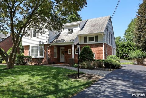 Photo of 55 Forest Rd, Demarest, NJ 07627 (MLS # 25029002)