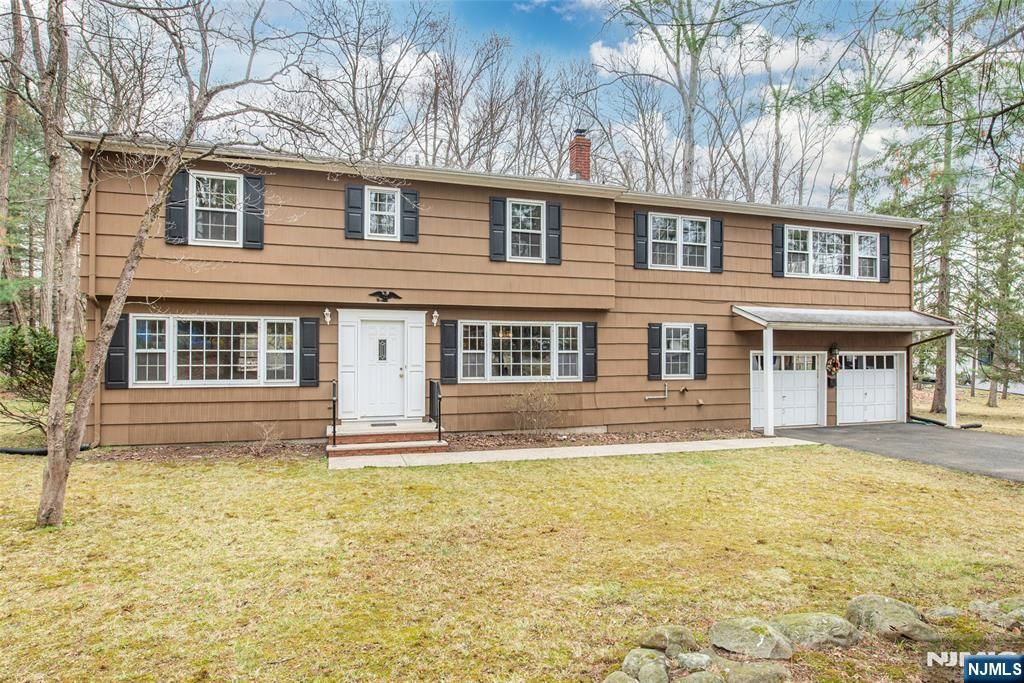 Photo of 11 Summit Avenue, Montvale, NJ 07645 (MLS # 26009466)