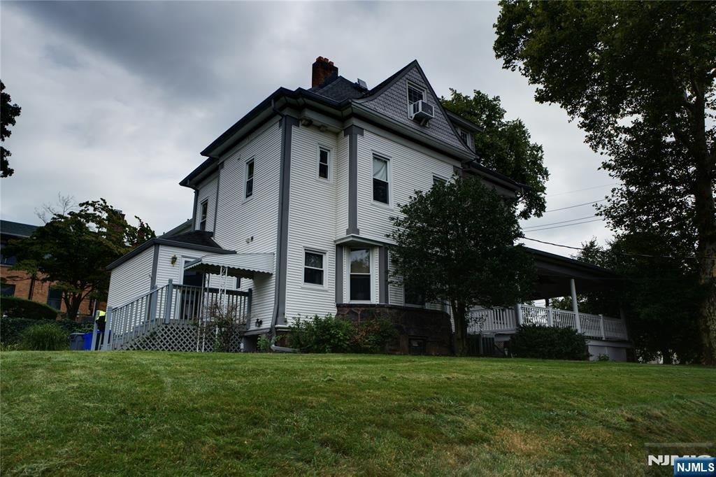 Homes for Sale in Northern NJ | ThisIsRiverEdge.com 941 Edgewater Avenue