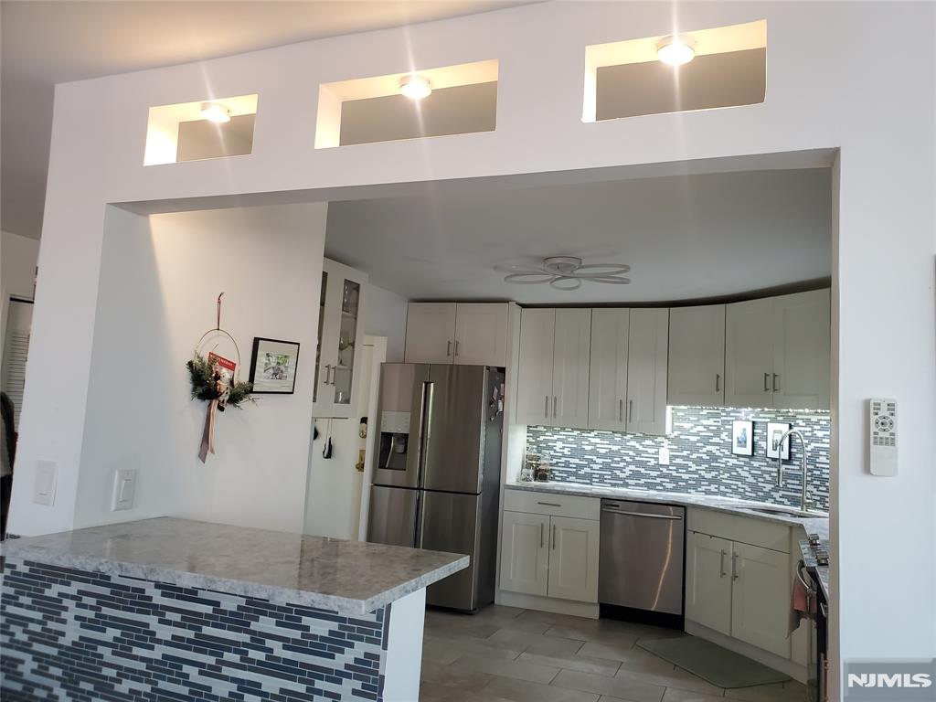 1203 Harmon Cove Tower