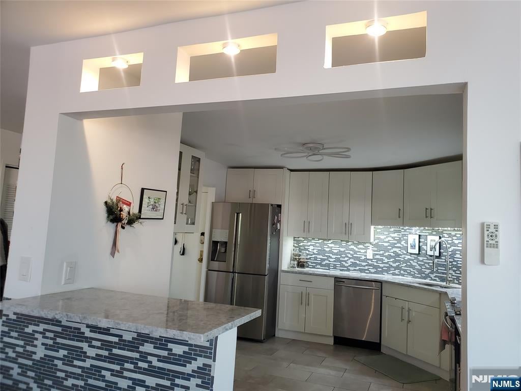 1203 Harmon Cove Tower