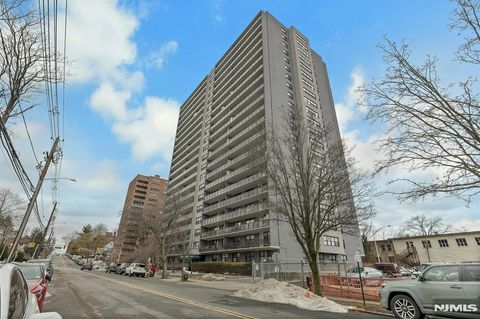 Photo of 285 Aycrigg Ave #5C, Passaic, NJ 07055 (MLS # 26006058)