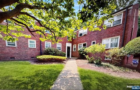 Photo of 349 Bloomfield Ave #87, Verona, NJ 07044 (MLS # 25038736) Photo of 349 Bloomfield Ave #87, Verona, NJ 07044 (MLS # 25038736)