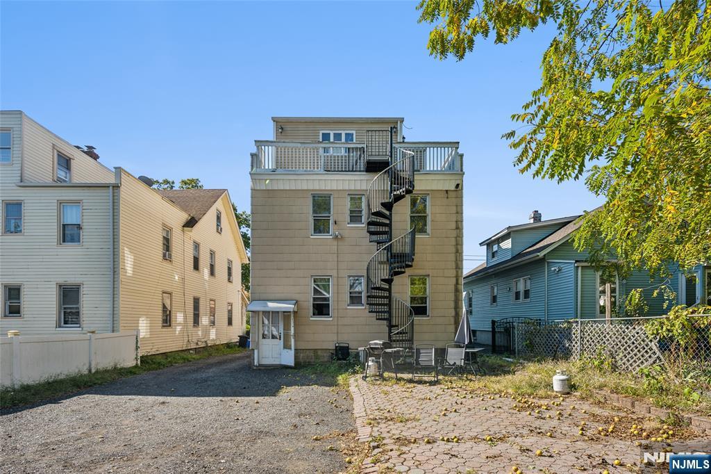 374 Boyden Avenue