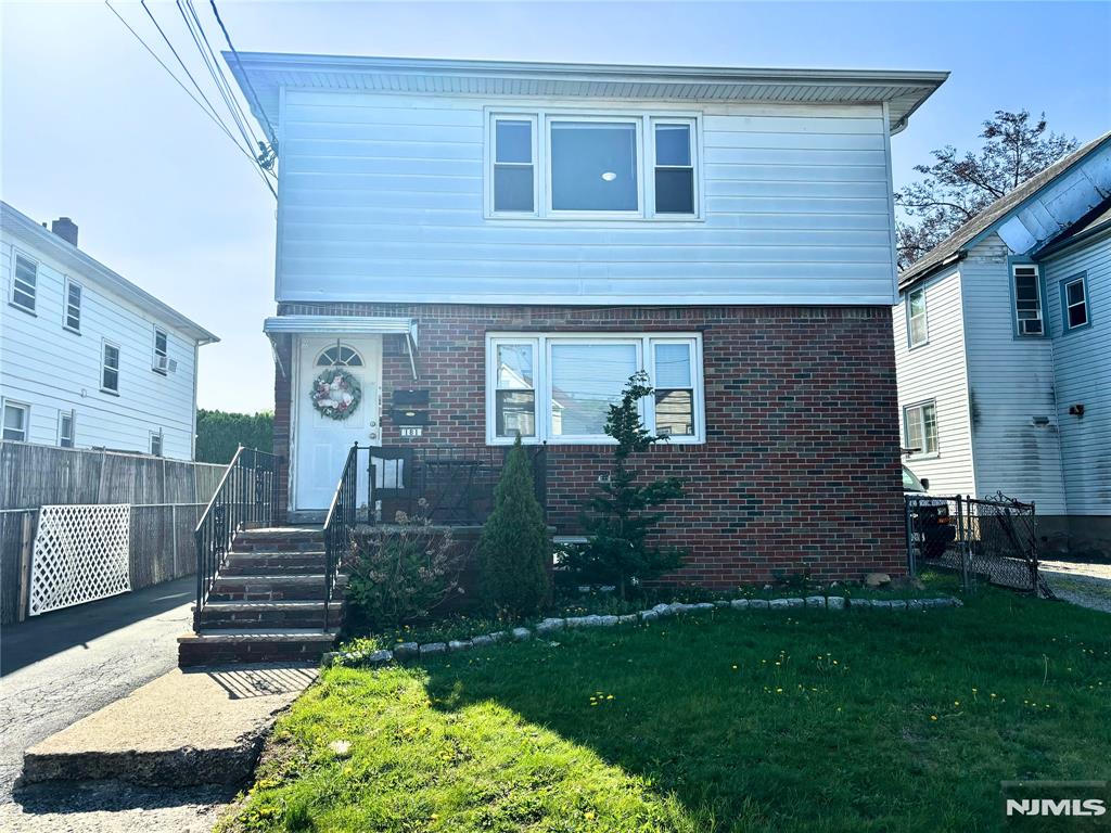 Rental Property at 181 Broughton Ave 2, Bloomfield, New Jersey - Bedrooms: 3 
Bathrooms: 1 
Rooms: 6  - $2,600 MO.