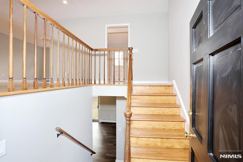 Photo of 10 Villa Court, Park Ridge, NJ 07656 (MLS # 26001116)