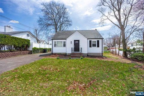38 Arcadian Way, Paramus, NJ 07652 - MLS#: 25011083
