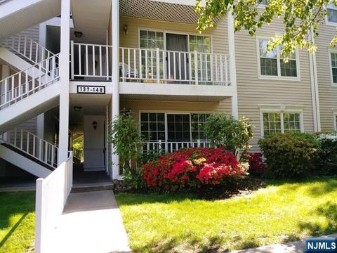 Photo of 143 Raintree Ln, Mahwah, NJ 07430 (MLS # 26002669)