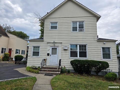 Photo of 684 Edgewater Ave #1FL, Ridgefield, NJ 07657 (MLS # 25037252)
