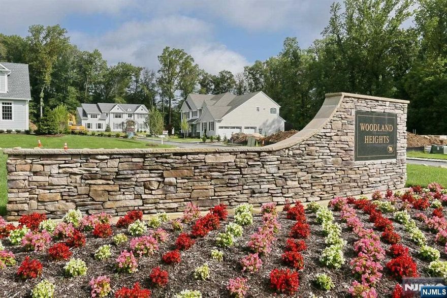 WOODLAND HEIGHTS!!! BEAR BAN BUILDERS IS PROUD TO OFFER ANOTHER NEW CONSTRUCTION HOME TO BE BUILT. THIS IS A 20 LOT SUB DIVISION OF VARIOUS HOMES IN A PRIVATE DEVELOPMENT. ONLY 2 HOMES LEFT!! THIS HOME OFFERS APPROX 3500 SQARE FEET ON THE FIRST AND SECOND FLOOR COMBINED. ONE OF THE FEW REMAINING PREMIER LOTS. THE FULL BASEMENT IS UNFINISHED WITH HIGH CEILINGS AND PLENTY OF STORAGE AND ROUGHED OUT FOR FUTURE FINISHING.BUILDER HAS SPECS AND COSTS FOR THE FINISHING) ALL THE HOMES IN THIS DEVELOPMENT ARE PART OF A HOME OWNERS ASSOCIATION. $550.00 PER MONTH COVERS THE LANDSCAPING MAINT AND SNOW REMOVAL. FIRST FLOOR OFFERS A 2.STY FOYER, LIVING RM, FORMAL DINING RM, POWDER RM, GOURMET CUSTOM EAT IN KITCHEN WIT.H SEPARATE DINETTE AREA, FAMILY RM/FPL, MUD RM WITH ENTRY FROM 2 CAR ATTACHED GARAGE AND A LIBRARY/DEN. 2ND.FLOOR OFFERS A LG.MASTER BR SUITE, LG.WI,CLOSET,MBTH/TUB&SS, HALLWAY LAUNDRY RM, BEDROOM WITH JACK & JILL FBTH/SS, BEDROOM, HALLWAY FULL. BATH/OT.