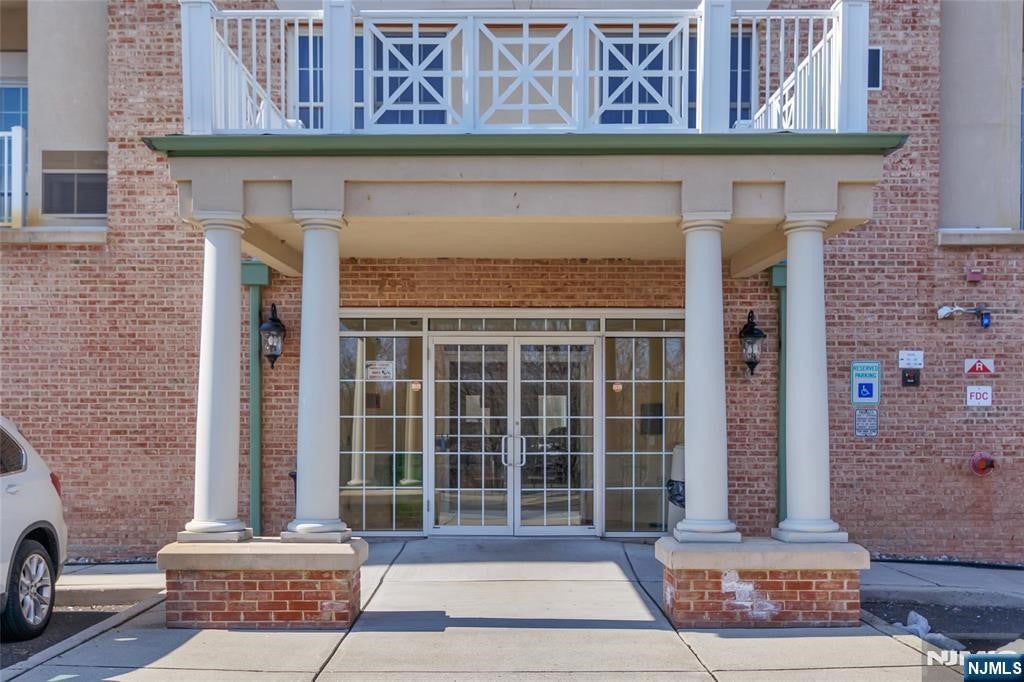 3203 Windsor Park Court 203