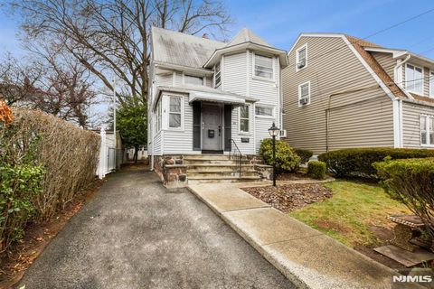 Photo of 60 Berkeley Avenue, Bloomfield, NJ 07003 (MLS # 26008564)