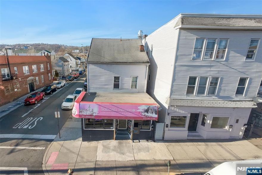 Spacious 4-Bedroom Duplex Apartment " Prime Location!This beautifully updated duplex-style apartment spans the second floor and attic, offering four very spacious bedrooms and one recently renovated bathroom. Located in a highly desirable area, you'll enjoy convenient access to all city amenities and public transportation.