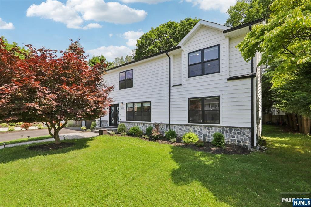 557 Roosevelt Avenue