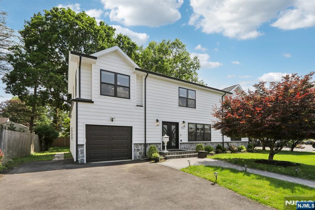 557 Roosevelt Avenue