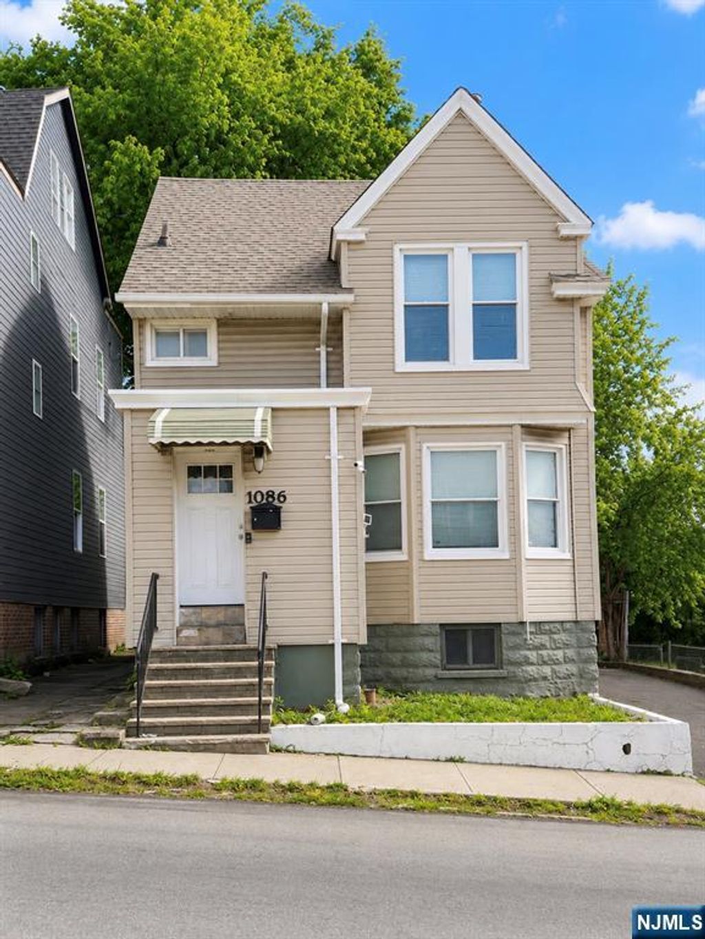 Photo of 1086 18th Avenue, Newark, NJ 07106 (MLS # 26018008)