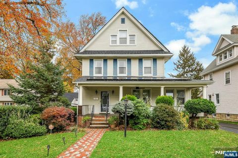 Photo of 75 Bogert St, Teaneck, NJ 07666 (MLS # 25040459)