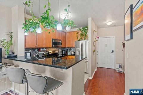 24 Ave At Port Imperial 331 West New York NJ 07093